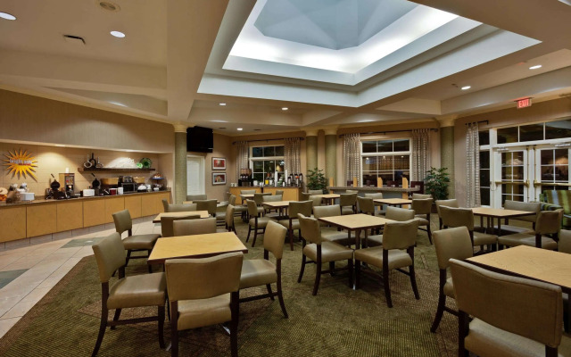 La Quinta Inn & Suites by Wyndham USF (Near Busch Gardens)