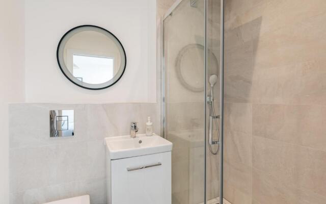 Redland Stay In Bespoke Home 2 of 2