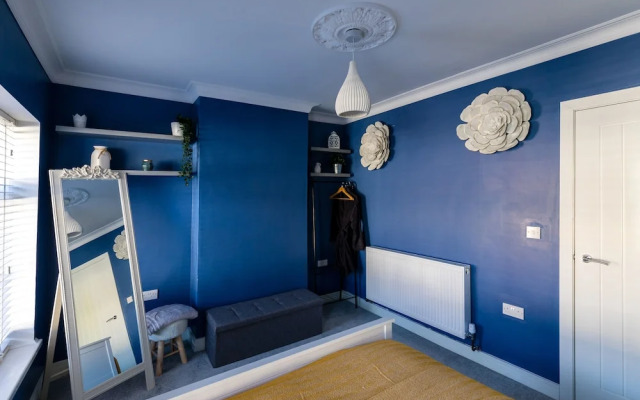 The Hollywood Beautiful 3 Bedroom House