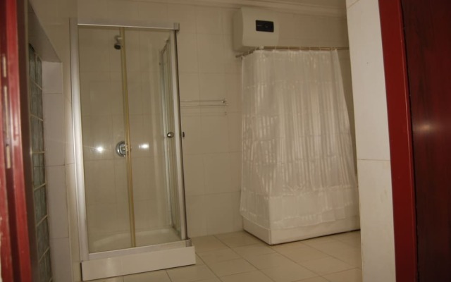 Kings Court Apartment