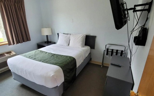 Pictured Rocks Inn & Suites