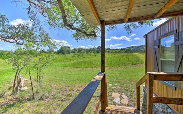 Quiet Utopia Cabin w/ Deck & Mountain Views!