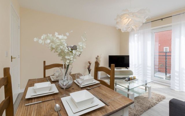 Luxury Two Bed Apartment With Parking - Wolverhampton