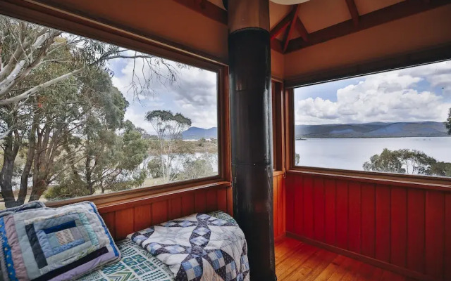 Edzell - Stunning Waterfront Home