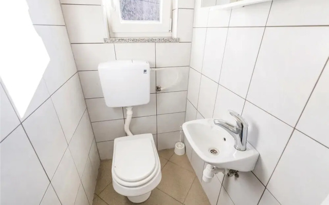 Amazing Home in Jurdani With Wifi and 4 Bedrooms