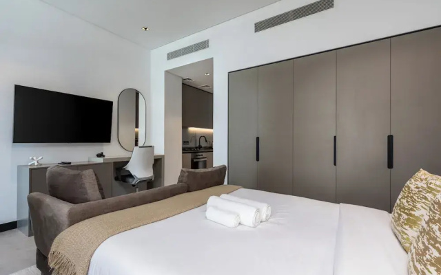Waves - Elegant Studio Retreat in Dubai’s Business Bay