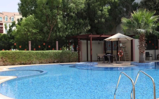 Stunning Studio Apartment With Balcony And Pool