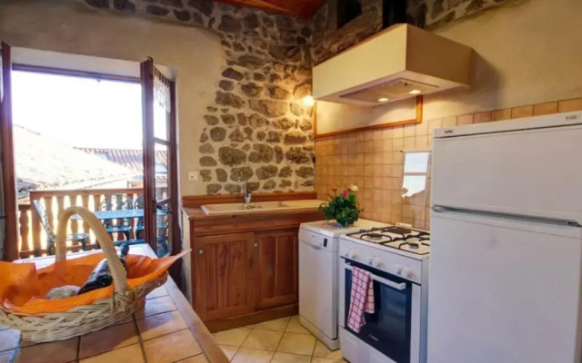 Gîte Essertines-en-Châtelneuf, 3 pièces, 6 personnes - FR-1-496-16