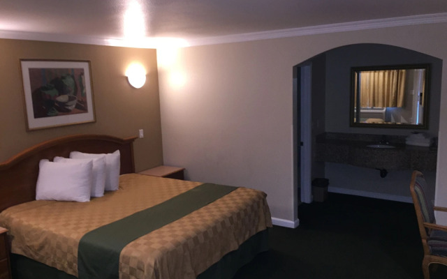 Walnut Inn & Suites West Covina