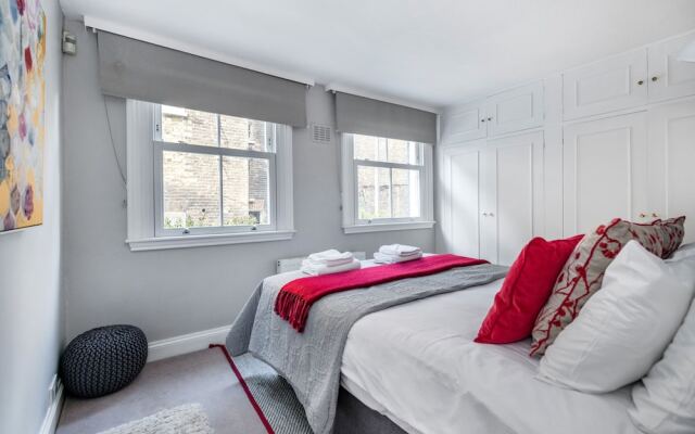 Victoria Mews House - By Sojourn