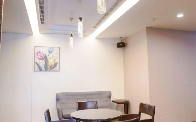 Mou Hotel Luchuan