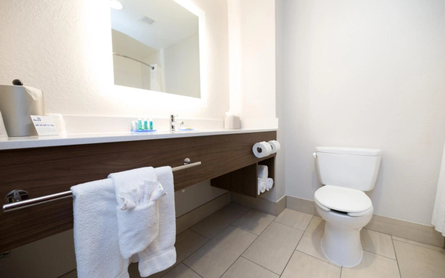 Holiday Inn Express Clinton by IHG