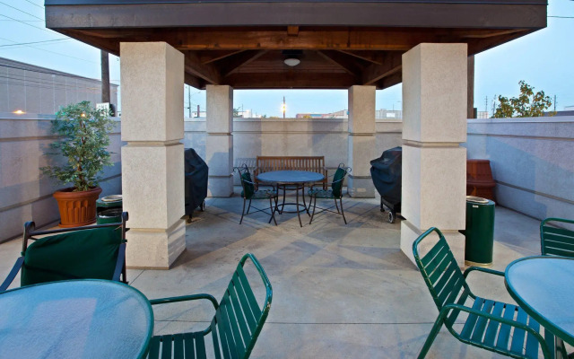 Staybridge Suites Indianapolis Downtown - Convention Center by IHG