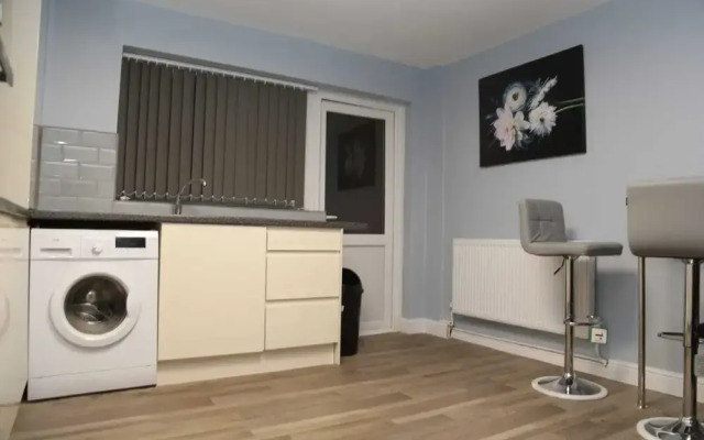 Budget 4-bed House in Woolwich