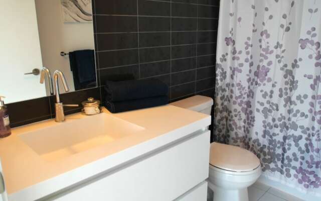 Beautiful Large 3BR Condo with Parking