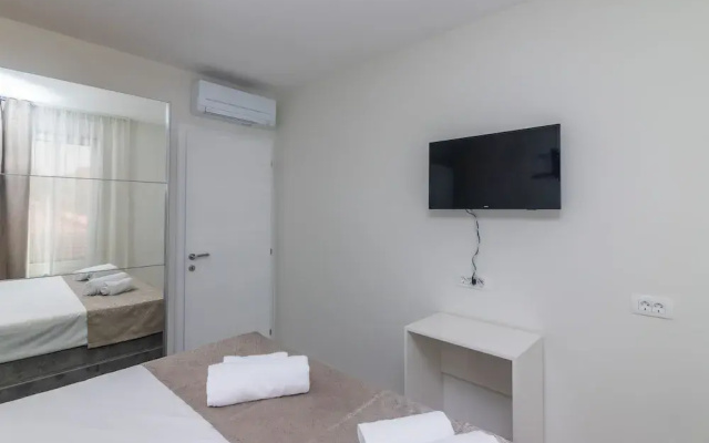 Apartments Dora