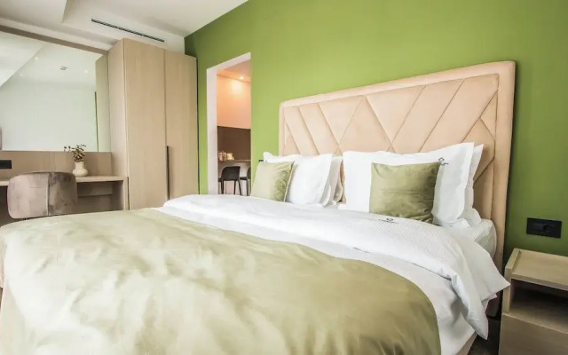 Central Carol ApartHotel