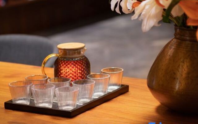 WuYu Hotel（Beibei District Government Zhuang Yuan Bei Light Rail station)