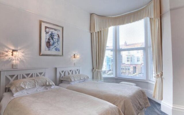 Clifton Villa Hotel