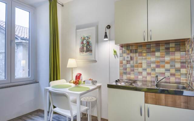 Top Center Rooms & Studio