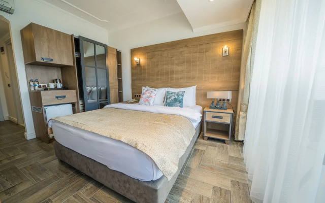 Aurasia Beach Hotel
