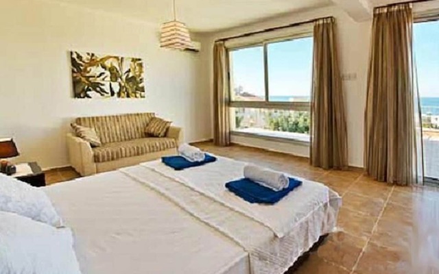 Sunny Villa, a Perfect Spacious Villa With Private Pool, Wifi & Ac in all Rooms