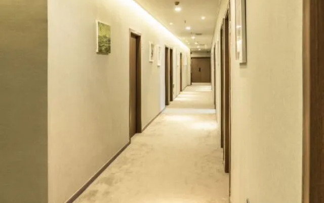 Jigsaw Hotel (Jiangnan West Fenghuang New Village Subway Station Branch)