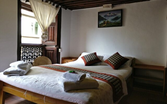 Hiranya Guest House