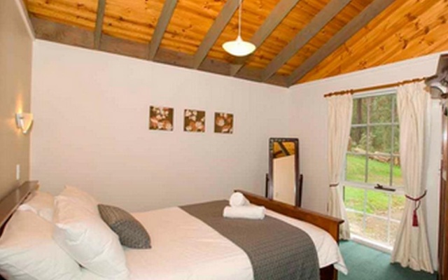 Hill 'n' Dale Farm Cottages – Guest Rooms – Melbourne