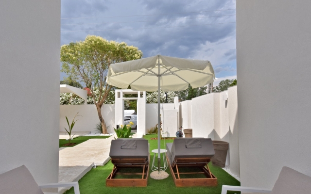 4 Elements Sea Side Luxury Suites - Earth