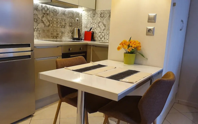 Cozy Apt in the Heart of Athens 8-1