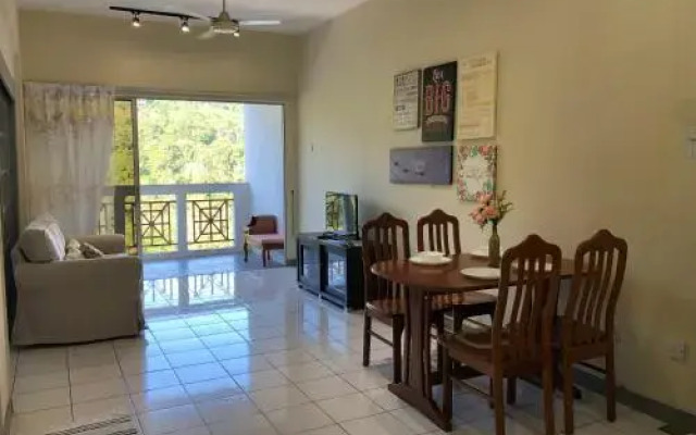 Selesa Hillhomes Cosy House