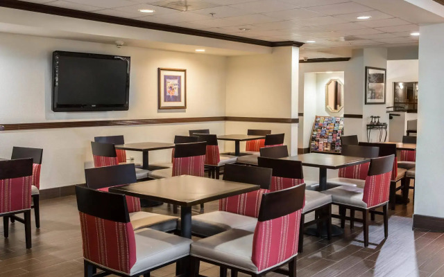 Comfort Suites - Near The Galleria