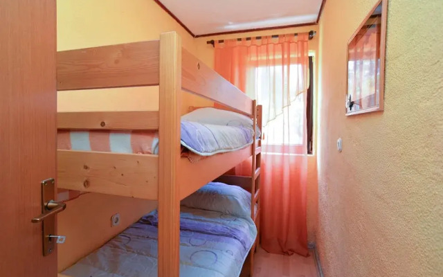 Apartment 498