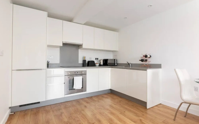 Skyvillion 2bed Enfield Flat W Balcony - Parking