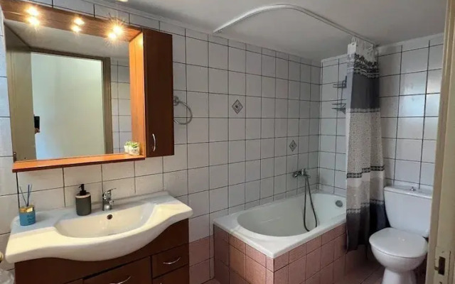 Cozy 1 Bd Apt in Therisos with Balcony