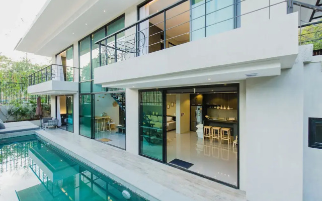 Luxury 4 Bedroom Villa Baan Rim Nam