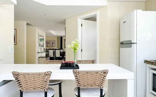 Cobertura com Piscina na praia de Bombas