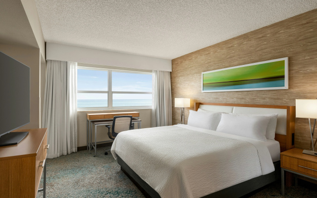 Holiday Inn Miami Beach - Oceanfront by IHG - Image 3