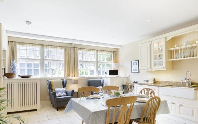 Picturesque Mews House on Cosy Cobbled Street