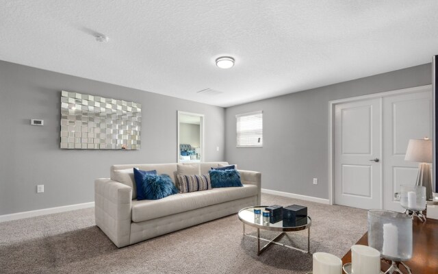 8 BD 5 BH Pool and Spa