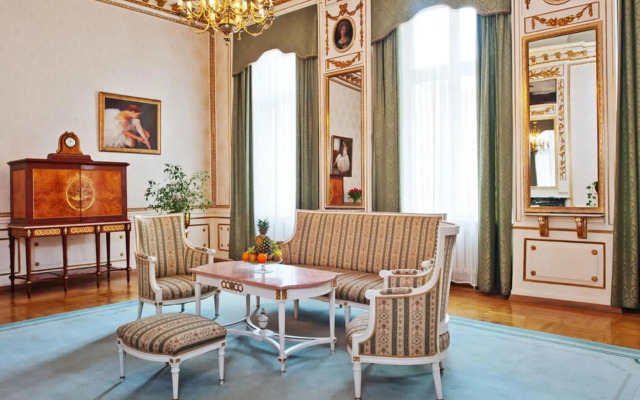 Grand Hotel