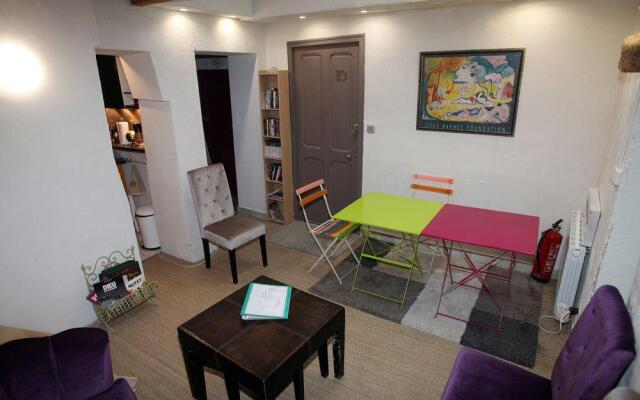 Le Louvre, Lieu atypique