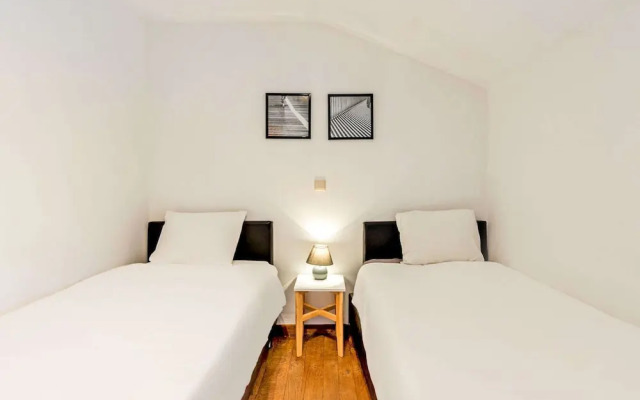 Plush Villa in La Roche-en-ardenne With Swimming Pool