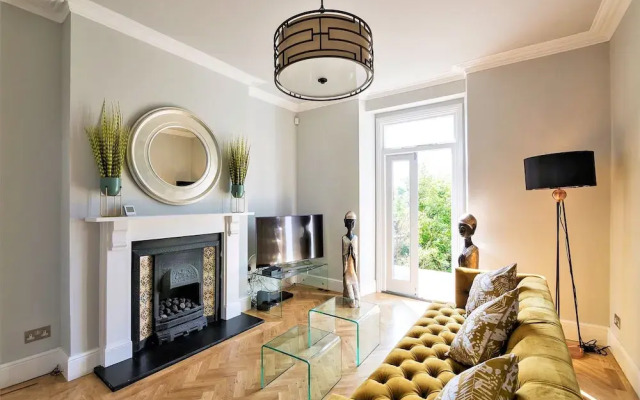 Stylish York Gardens Apartment