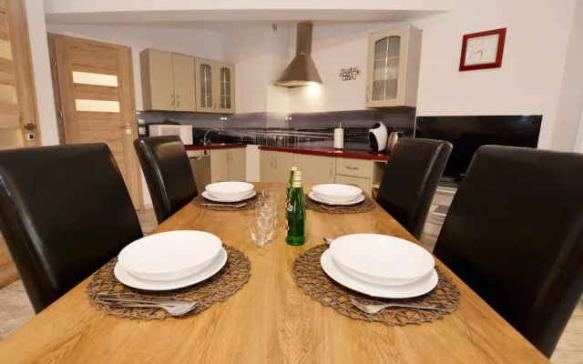 Golden Sun Apartments - Port