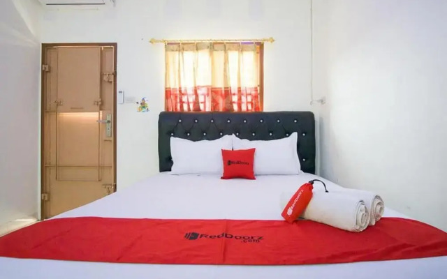 Perhatian II by RedDoorz