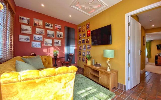 Hambrook House Canterbury - NEW luxury guest house with spa tub