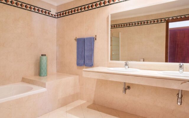 V2 GARRaO 650M FROM THE BEACH