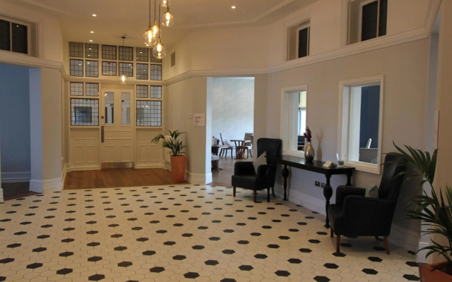 Yarrow Hotel